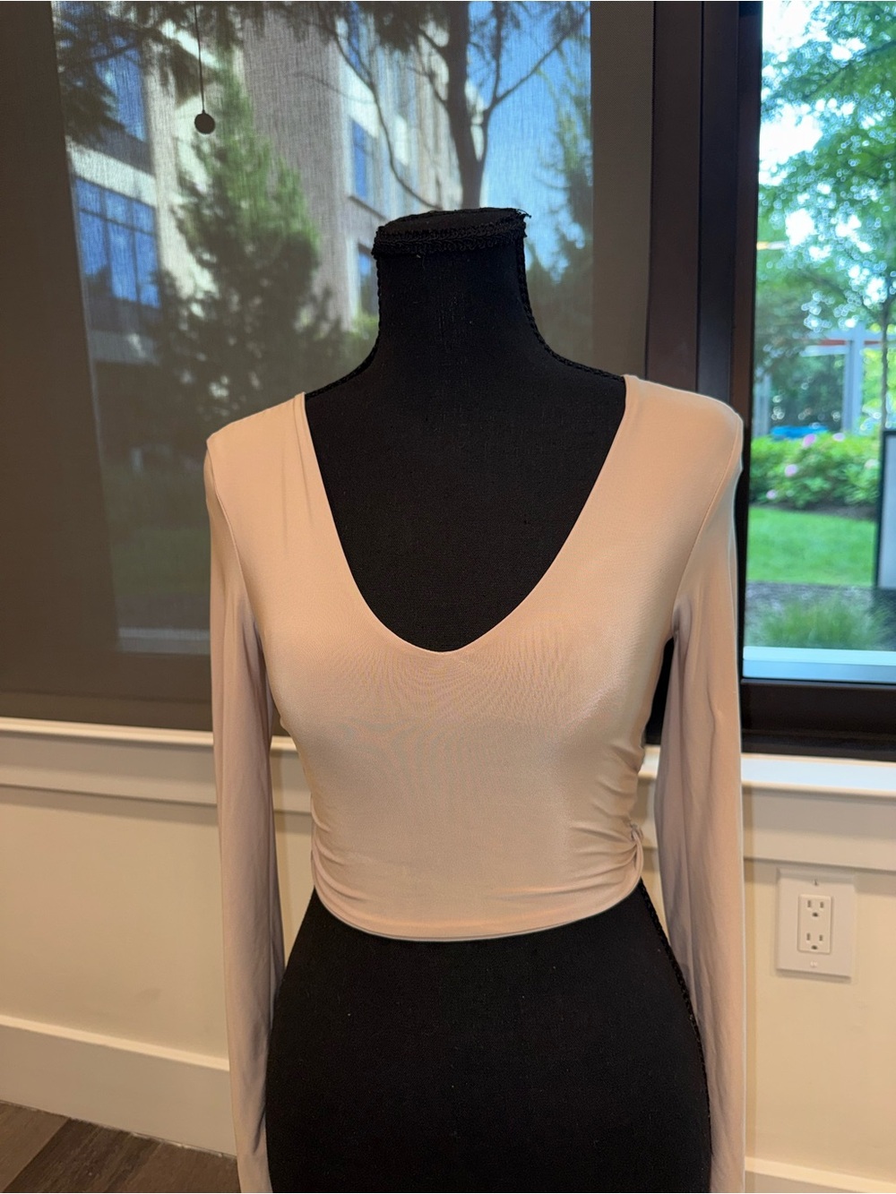 PrettyLittleThing Nude Long Sleeve V-Neck Crop Top